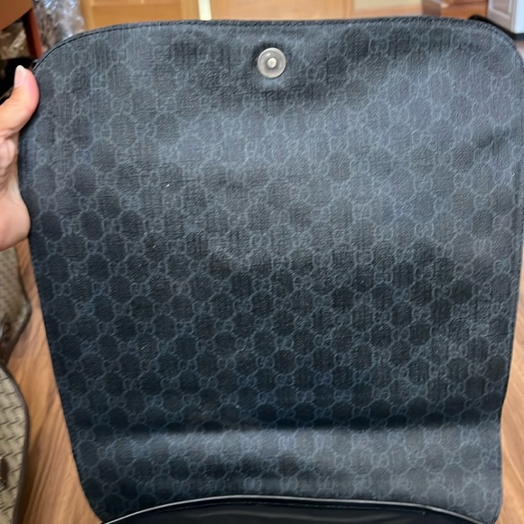 A198-  💯 % authentic Gucci messenger crossbody bag - Picture 9 of 16